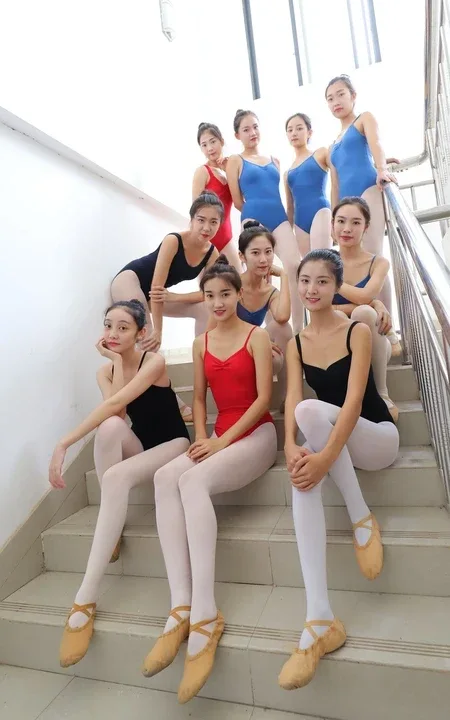 [合集]清纯学妹《大西瓜爱牙膏》全套4系合集随包视频（W系23套舞蹈生服饰），大小428G