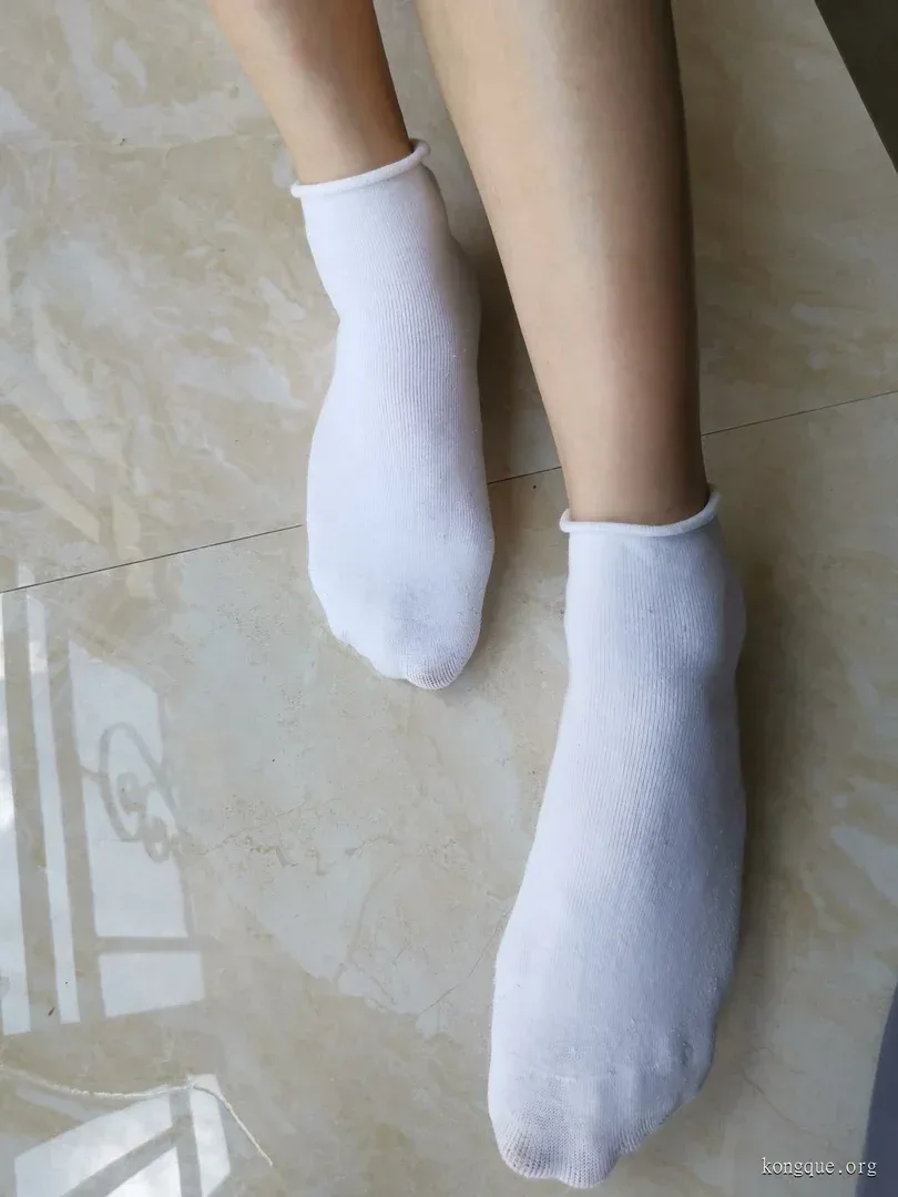 鱼鱼足影 - 全套足袜写真&视频[91期-2024.8] 组图