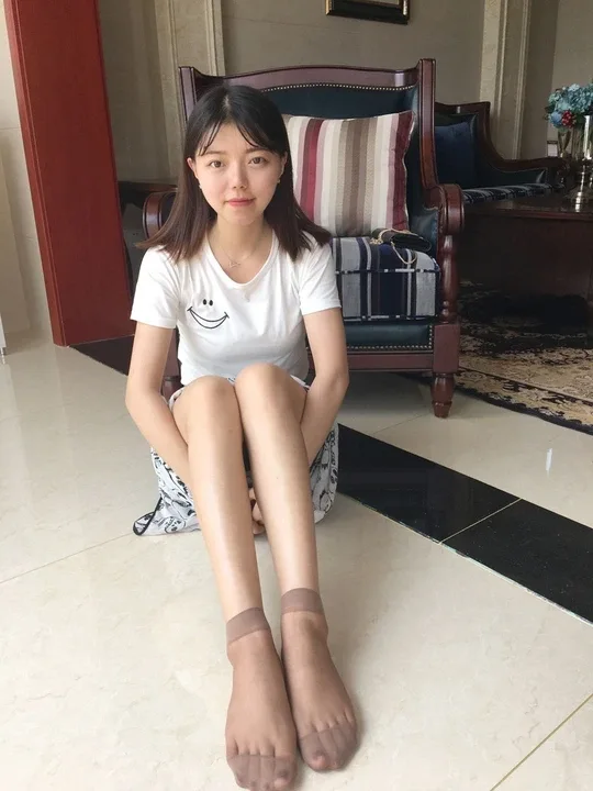 [合集]学妹校园寝室丝短袜美脚全套42期，大小8.38G 组图